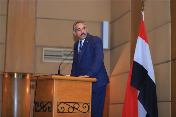 الدكتور عمرو ربيع