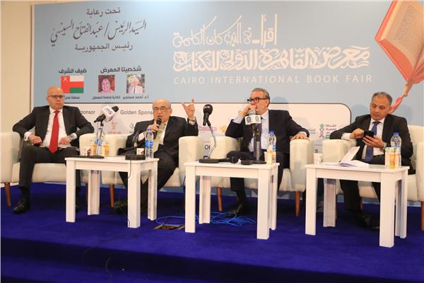 مناقشة كتاب "في قلب اللحظة" لجمال الكشكي بمعرض الكتاب 