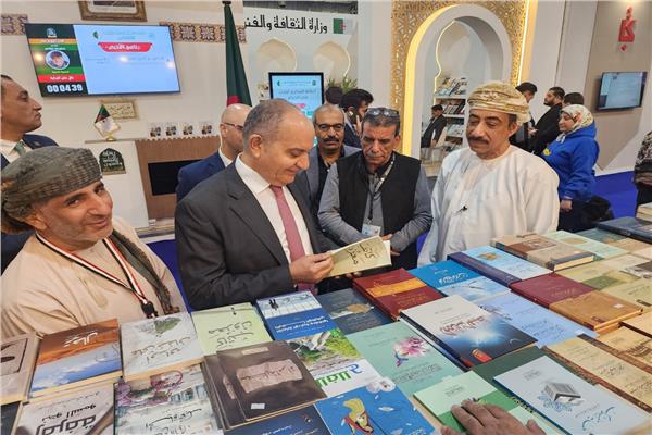 جانب من زيارة السفير الأردني لمعرض الكتاب