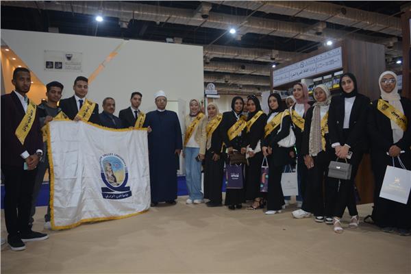 طلاب جامعة جنوب الوادي يزورون جناح المجلس الأعلى للشئون الإسلامية