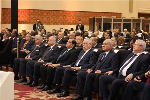 رئيس هيئة النيابة الإدارية والنائب العام ورئيس مجلس القضاء الأعلى خلال الجلسة الافتتاحية