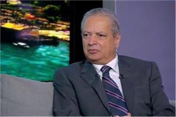  الدكتور إكرام بدر الدين، أستاذ العلوم السياسية