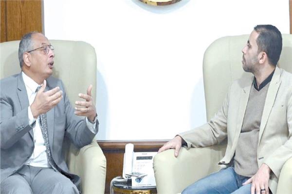 المهندس عصام النجار خلال حواره مع محرر «الأخبار»