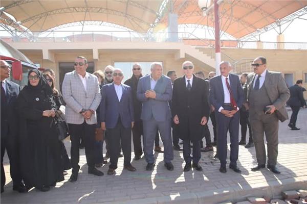 محافظ الوادي الجديد​​​​​​​ و وفد لجنة "الدفاع والأمن القومي" بمجلسي النواب والشيوخ