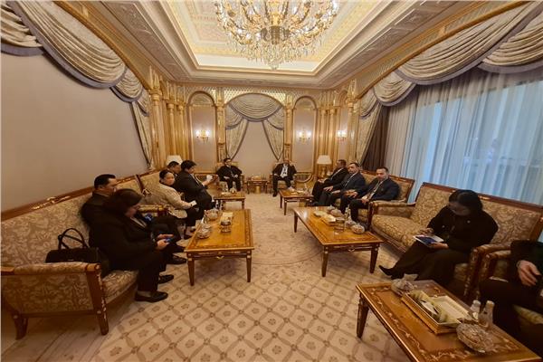 وزير العمل يبحث مع نظيره الفلبيني.. تفعيل التعاون في مجالات المشتركة
