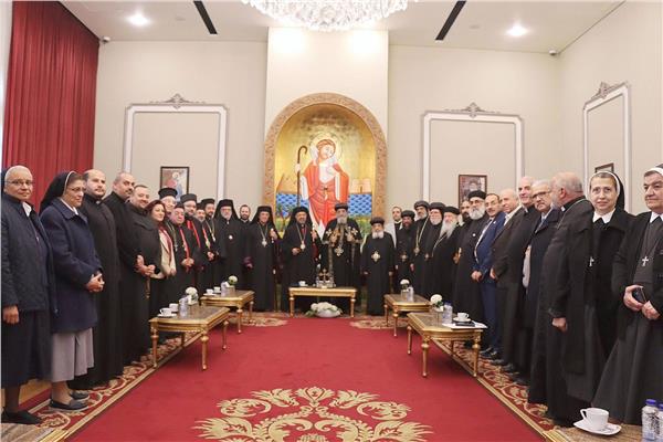 بطريرك الكاثوليك يزور البابا تواضروس للتهنئة بالأعياد