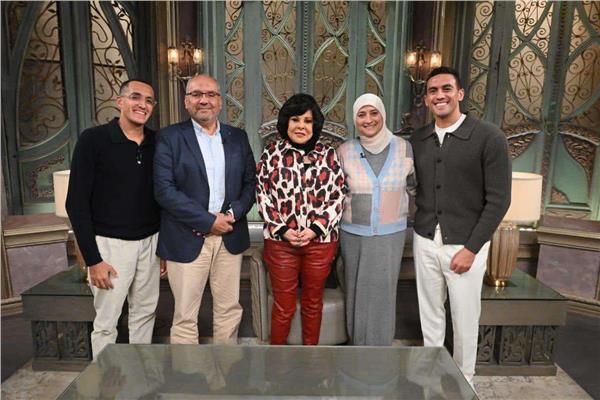 أبطال مسلسل ساعته وتاريخه