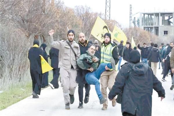 عشرات اللبنانيين يحاولون دخول بلدات تحت سيطرة الجيش الإسرائيلى فى جنوب لبنان