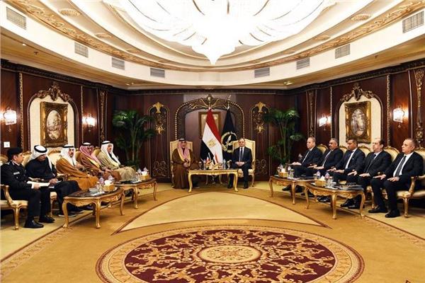 وزير الداخلية خلال استقباله نظيره الكويتي