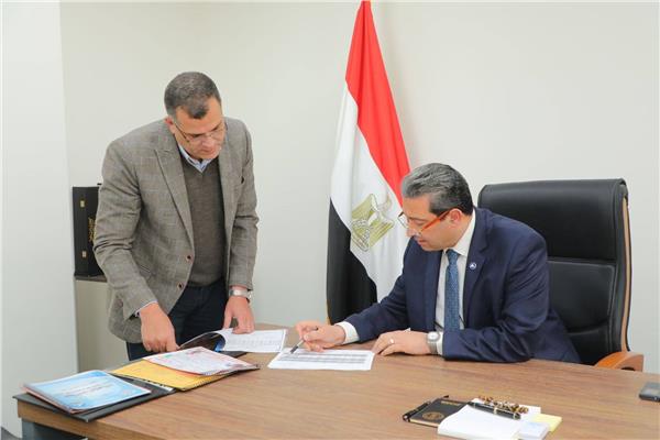 الدكتور أيمن الشهابي محافظ دمياط  يعتمد نتيجة امتحانات الفصل الدراسي الأول