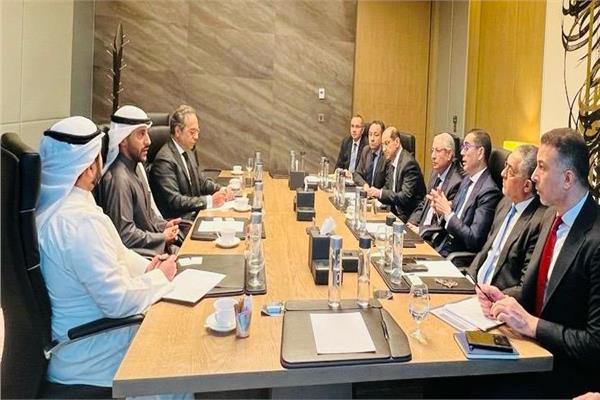جانب من لقاء وزير الاستثمار بوفد مجموعة الملا الكويتية