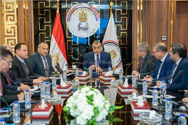 المهندس محمد صلاح الدين مصطفى وزير الدولة للإنتاج الحربي يلتقي رؤساء تحرير الصحف اليومية