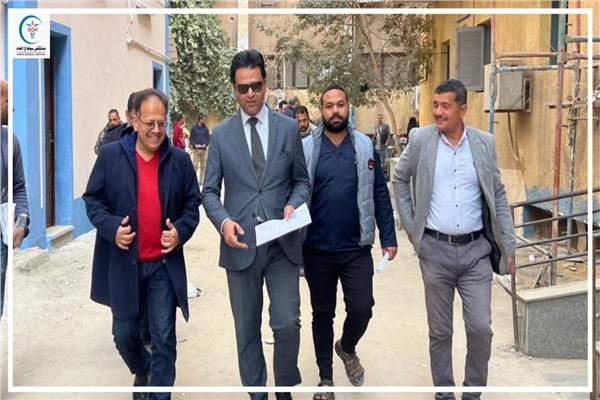 الدكتور عمرو دويدار وكيل وزارة الصحة بسوهاج خلال الزيارة