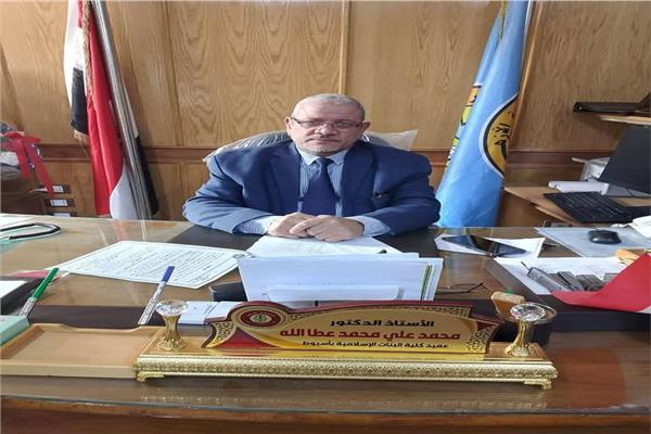 الدكتور محمد علي محمد عميد الكلية