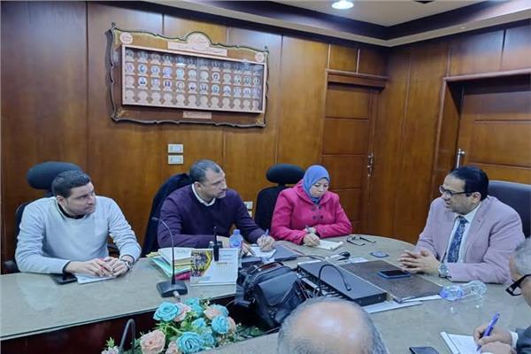بالصور وكيل وزارة التربية والتعليم بالغربية يناقش استعدادات 