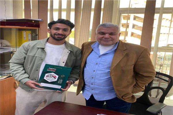 إسلام مرزوق مع عبد الجليل إمام مدير الكرة 
