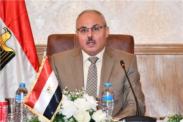 الدكتور ناصر مندور رئيس الجامعة