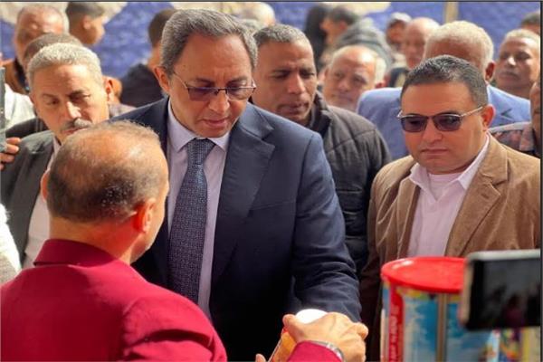 محافظ قنا يفتتح سوق اليوم الواحد