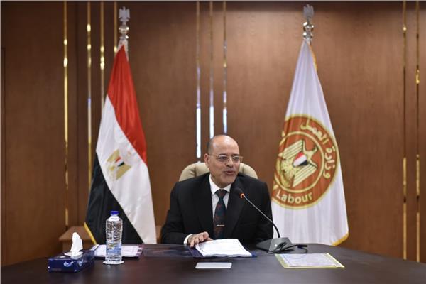 وزير العمل ، محمد جبران