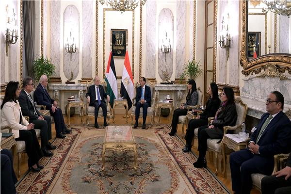 الدكتور مصطفى مدبولي، رئيس مجلس الوزراء خلال لقائه برئيس وزراء دولة فلسطين
