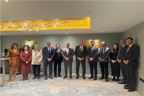 وزير الطيران المدني يبحث مع إيرباص