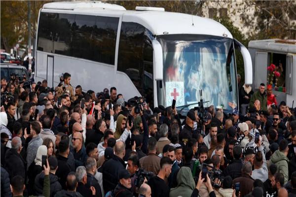 حافلة تقل الأسرى الفلسطينيين المفرج عنهم سابقًا - أرشيفية
