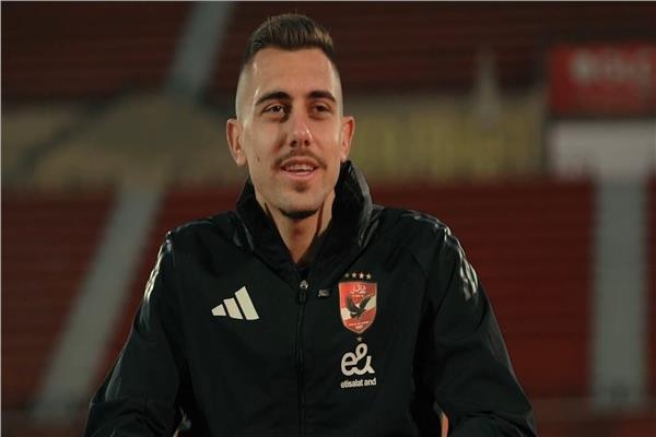 السلوفيني نيتس جراديشار لاعب الفريق الأول لكرة القدم بالنادي الأهلي