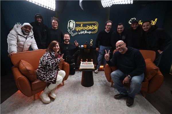 معتز التوني و منة شلبي ونجوم فى الوسط الفني