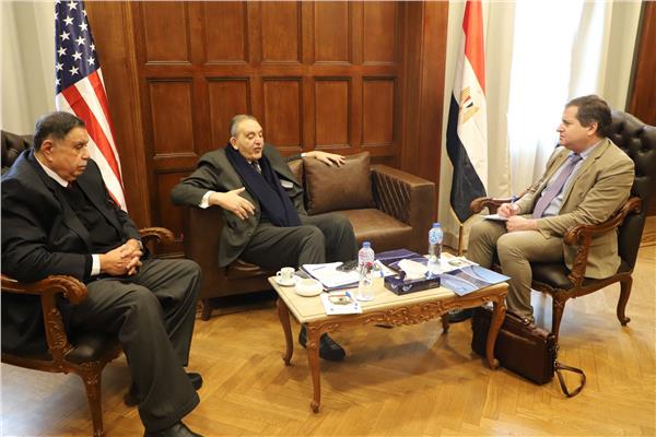 غرفة الإسكندرية تبحث تعزيز التعاون التجاري مع السفارة الأمريكية
