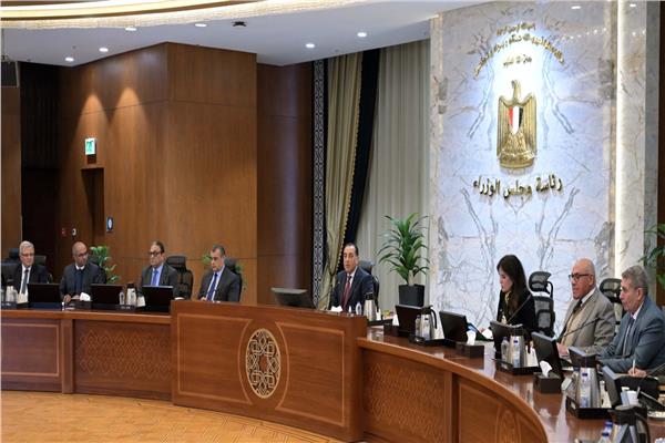 رئيس الوزراء يتابع الموقف التنفيذي للمرحلة الأولى من المبادرة الرئاسية