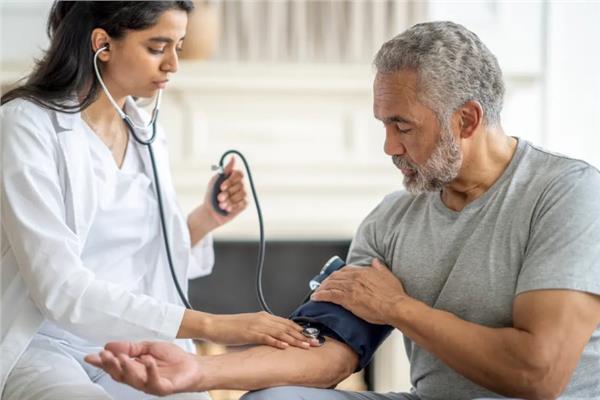 لخفض ضغط الدم.. عادات غذائية مهمة 