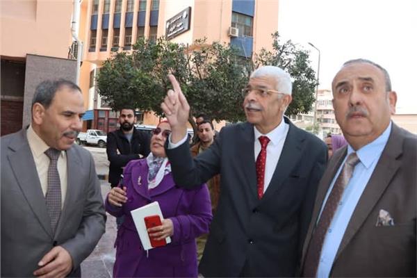جولة الدكتور أحمد القاصد رئيس جامعة المنوفية داخل المجمع الطبي والمستشفيات الجامعة