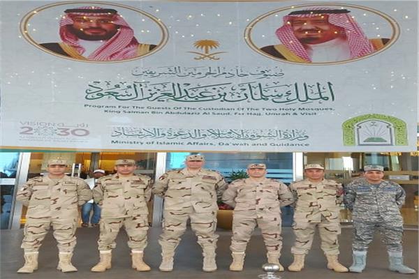 وفد من القوات المسلحة