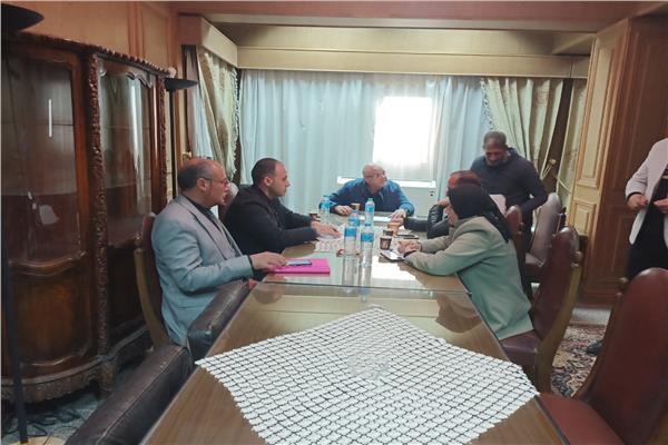 محافظ القليوبية يواصل لقاءاته الأسبوعية بالمواطنين بالخانكة