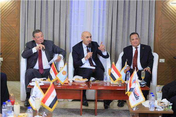 وزير التعليم خلال ندوة الشعب الجمهوري