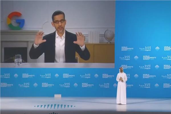 الرئيس التنفيذى لجوجل خلال حوارة مع عمر سلطان العماء