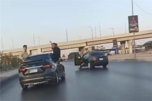 استعرض خلال موكب زفاف
