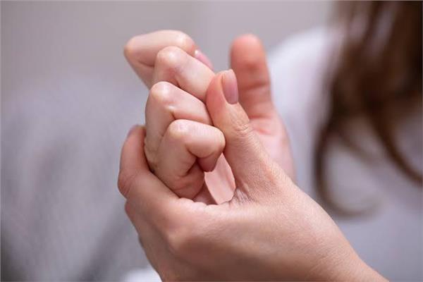 طرقعة الأصابع
