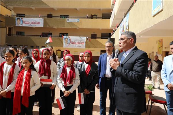 محافظ الجيزة يكرم 15 طالبة من حفظة القرآن الكريم 