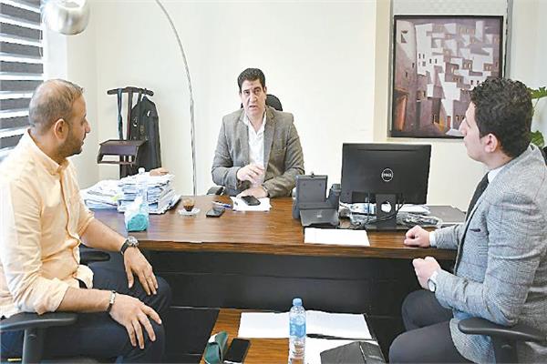 رئيس الإدارة المركزية خلال حواره مع محرر «الأخبار»