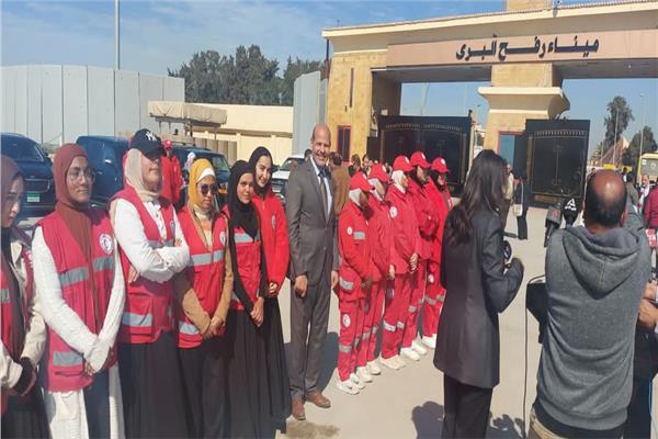 اصطفاف المعدات بمعبر رفح 