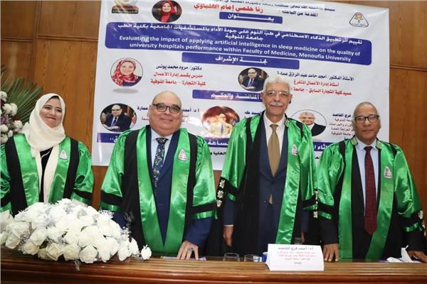 رئيس جامعة المنوفية يرأس لجنة مناقشة رسالة دكتوراة بكلية التجارة