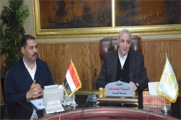 اجتماع محافظ الغربية برؤساء المراكز والمدن والأحياء لمناقشة آخر مستجدات ملف التصالح