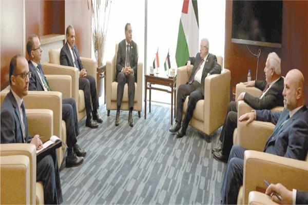 رئيس الوزراء خلال لقائه الرئيس الفلسطينى على هامش قمة الاتحاد الأفريقى بأديس أبابا