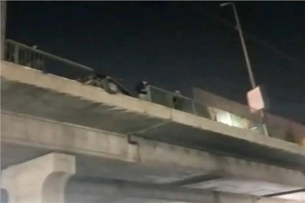 حادث سقوط سيارة من أعلى كوبري الصاغة بالزقازيق