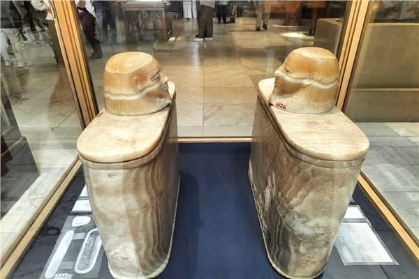 برطمانات قانوبية مع سدادة برأس بشرية