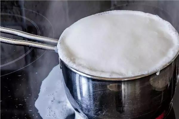 طرق لمنع اللبن من الفوران