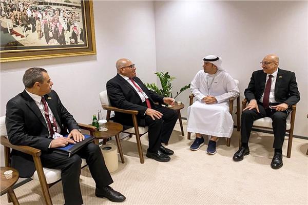 جانب من فعاليات اليوم الأول لمعرض "آيدكس أبوظبي 2025"