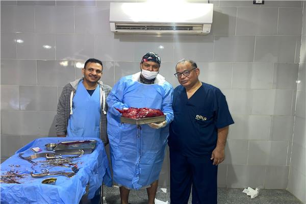 جراحة نادرة لاستئصال ورم ضخم 