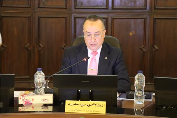 صورة لرئيس الجامعة خلال اجتماع مجلس الدراسات العليا والبحوث